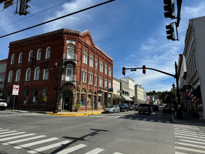 Buildings and streets in downtown Lewisburg
